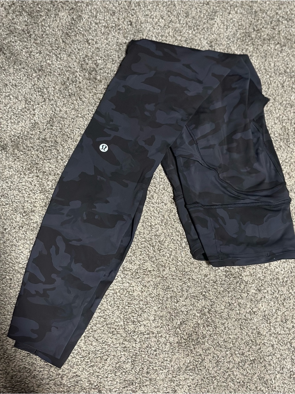 lululemon athletica Women’s Dark Gray Black Camo Leggings